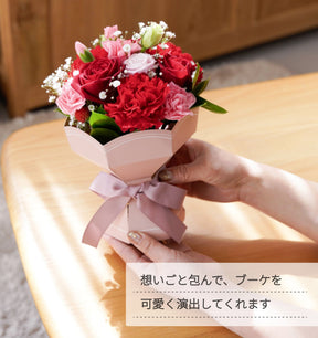 そのまま渡して、かわいく飾れるフラワーギフト　ピンクM  ペーパースタンド付
