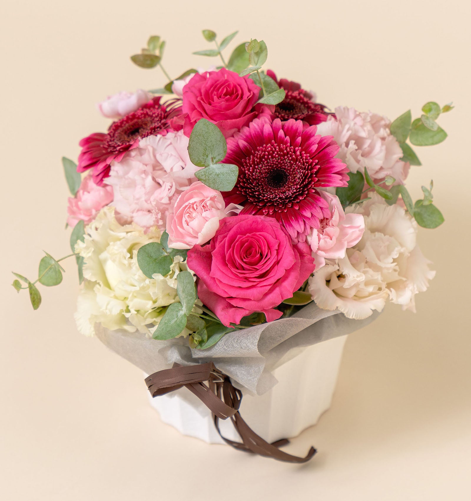 母の日のアレンジメント   ブライトピンクのお花