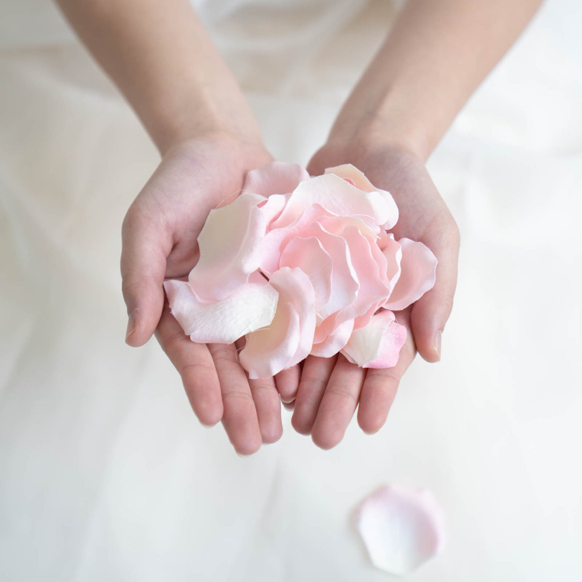 フラワーシャワー造花700枚 フラワーシャワーは造花の時代！飛ばないって本当？生花より後悔しない